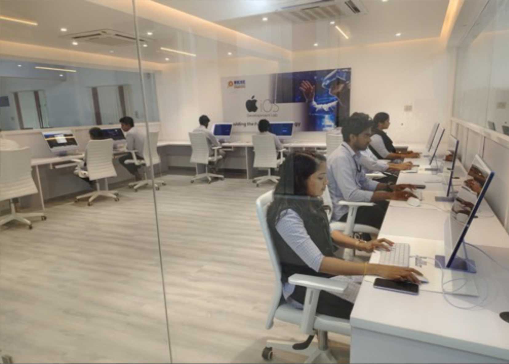 Students in iOS Lab